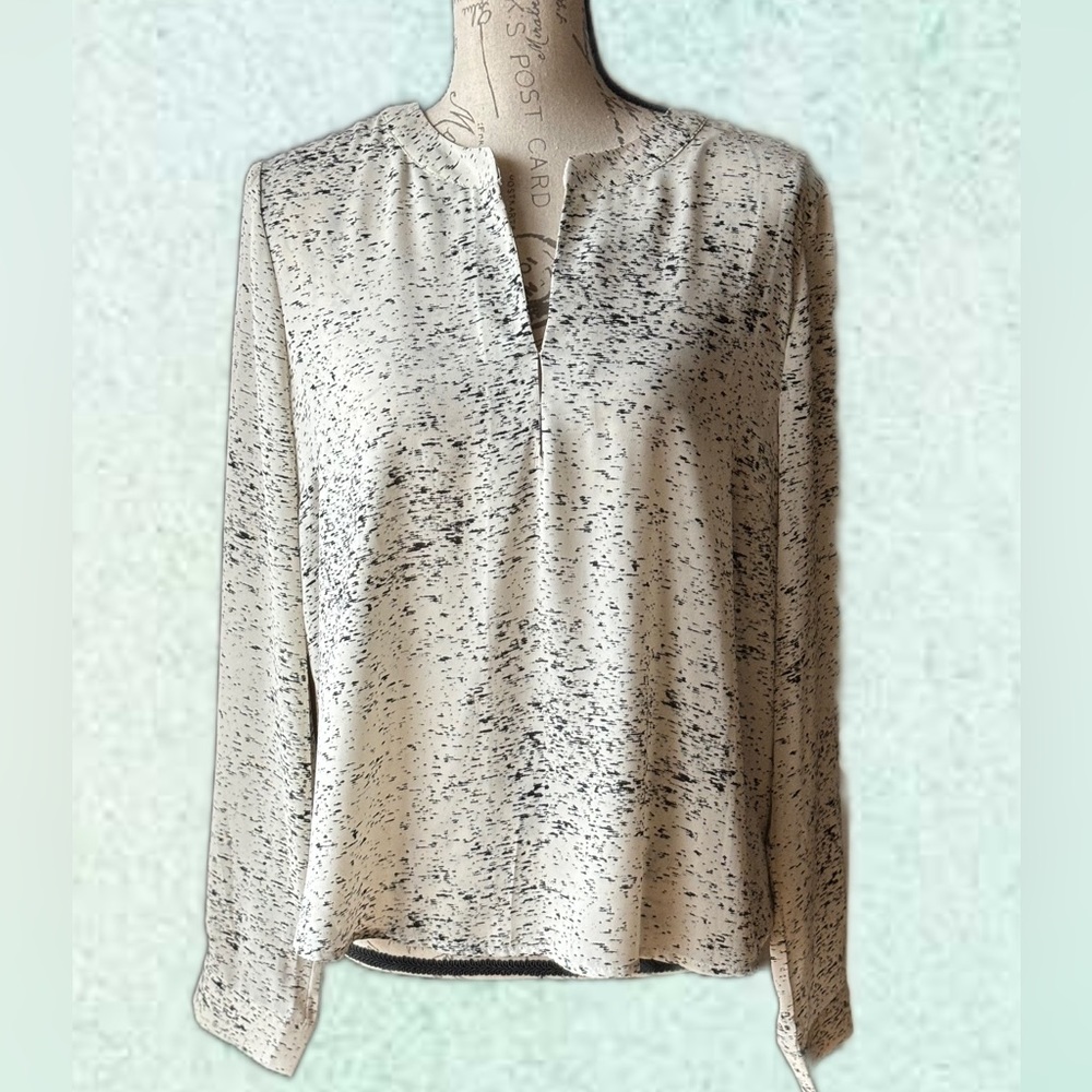Forever 21 Notched V-Neck Print Blouse, Like New, never worn (S)